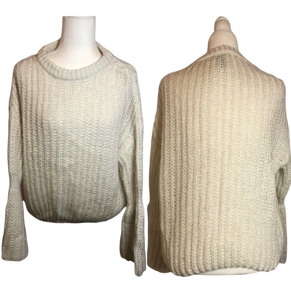 Moon & Madison White Chunky Knit Bell Sleeve Sweater